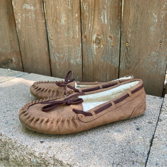 UNIONBAY Women’s Tan Cozy Lined Moccasin Slipper‎ Size 6.5 - Picture 1 of 8